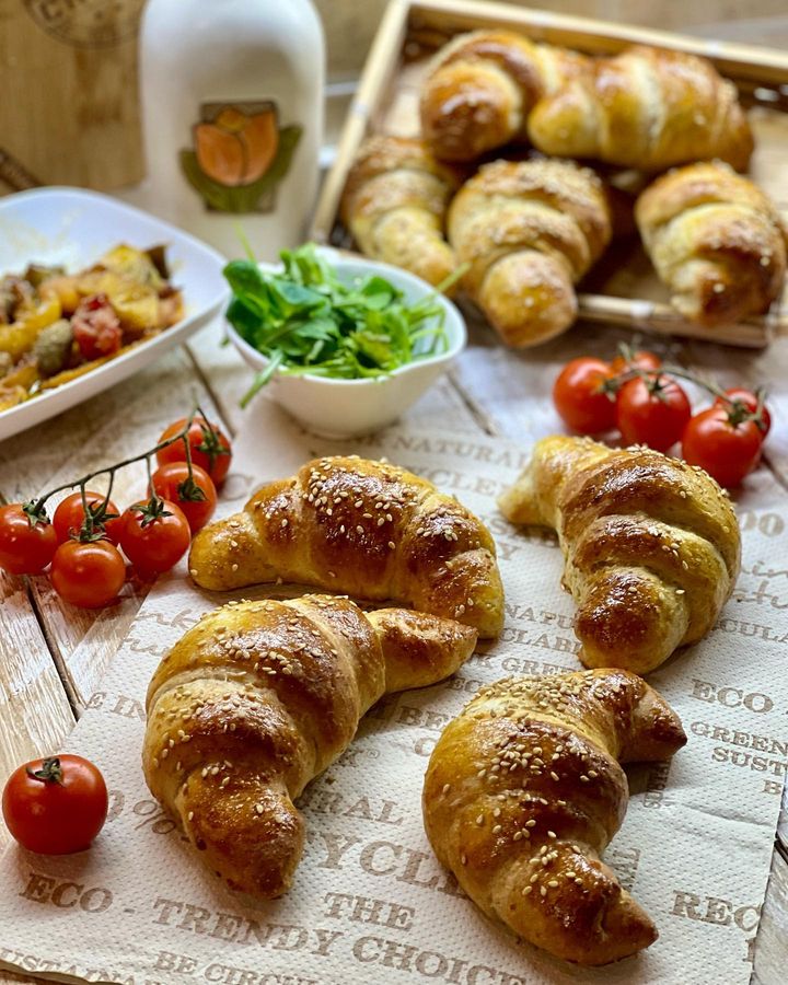 Buongiorno Amici ??‍?, Mercoledì siamo a metà settimana ??ammetto che le due settimane corte mi sono 