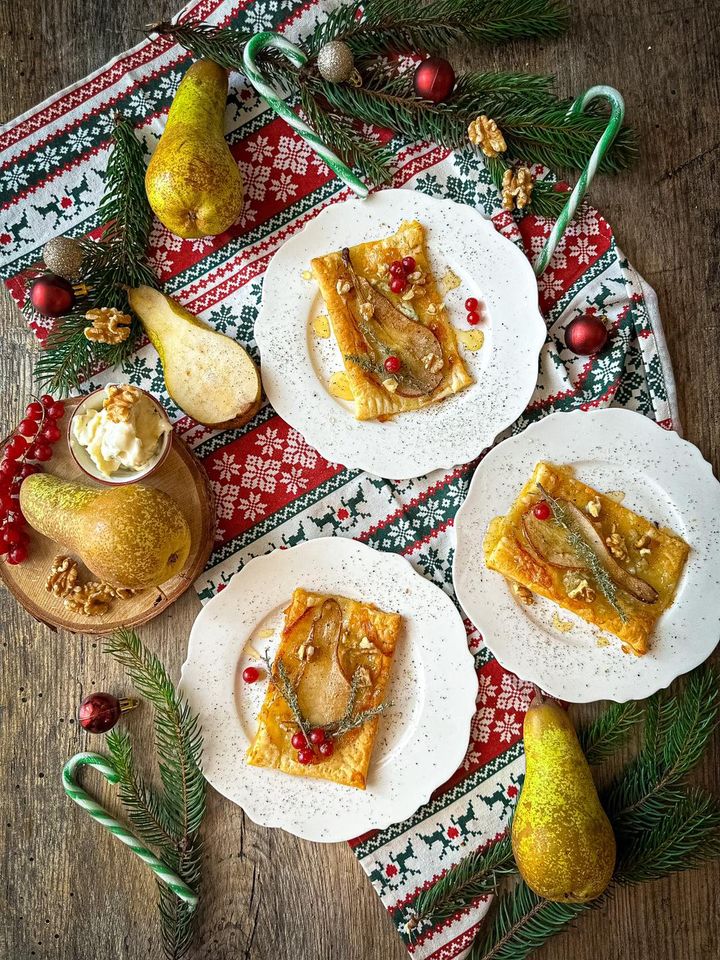 Deliziose sfogliatine pere, zola e noci! Da mangiare calde con un filo di miele sopra… 