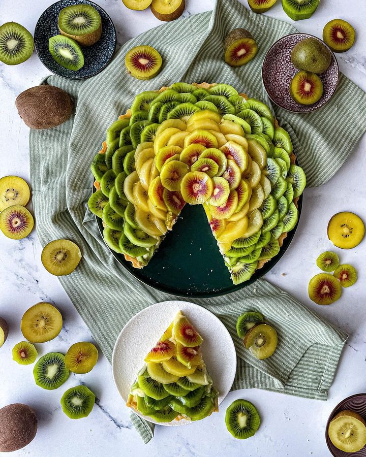 Mangiare a colori, ormai si sa, è una sana abitudine: la pianta del kiwi ne possiede 