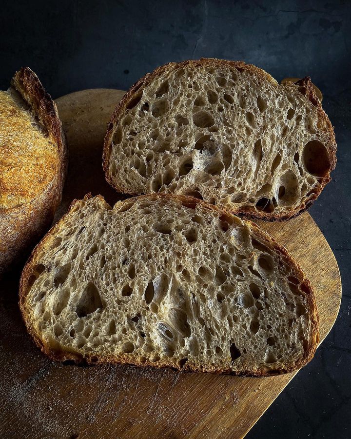 100% integrale 20% licoli 80% acqua 2% sale Autolisi 30 minuti. Puntata in massa 1h. 